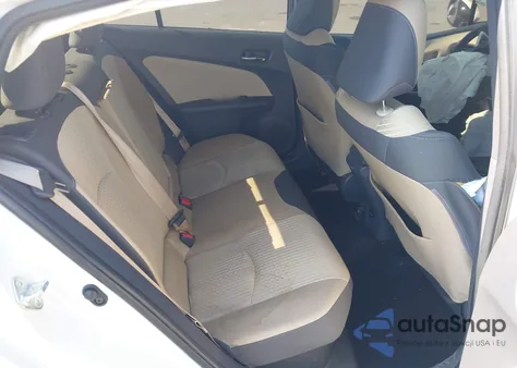 2018 Toyota Prius Two Eco z USA, uszkodzony, nr VIN JTDKARFU8J3063433